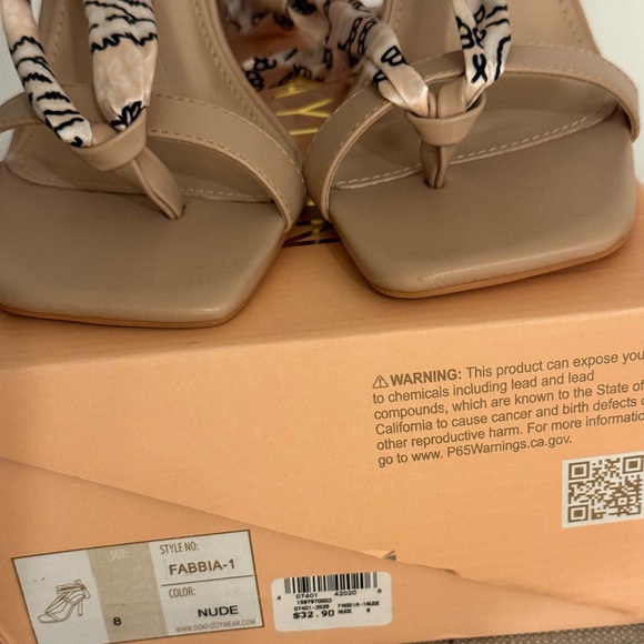 NIB Strappy FABBIA Heel. Size 8 - Picture 15 of 15